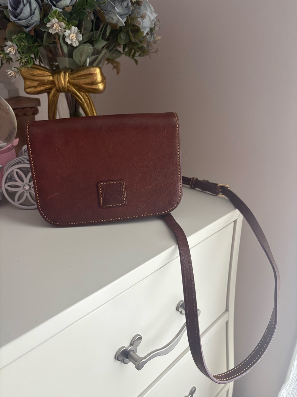 Authentic Dooney & Bourke Florentine Kitty Crossbody